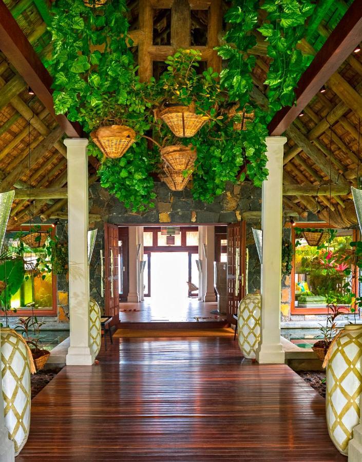 C Mauritius - All Inclusive Belle Mare Esterno foto Entrance to the hotel