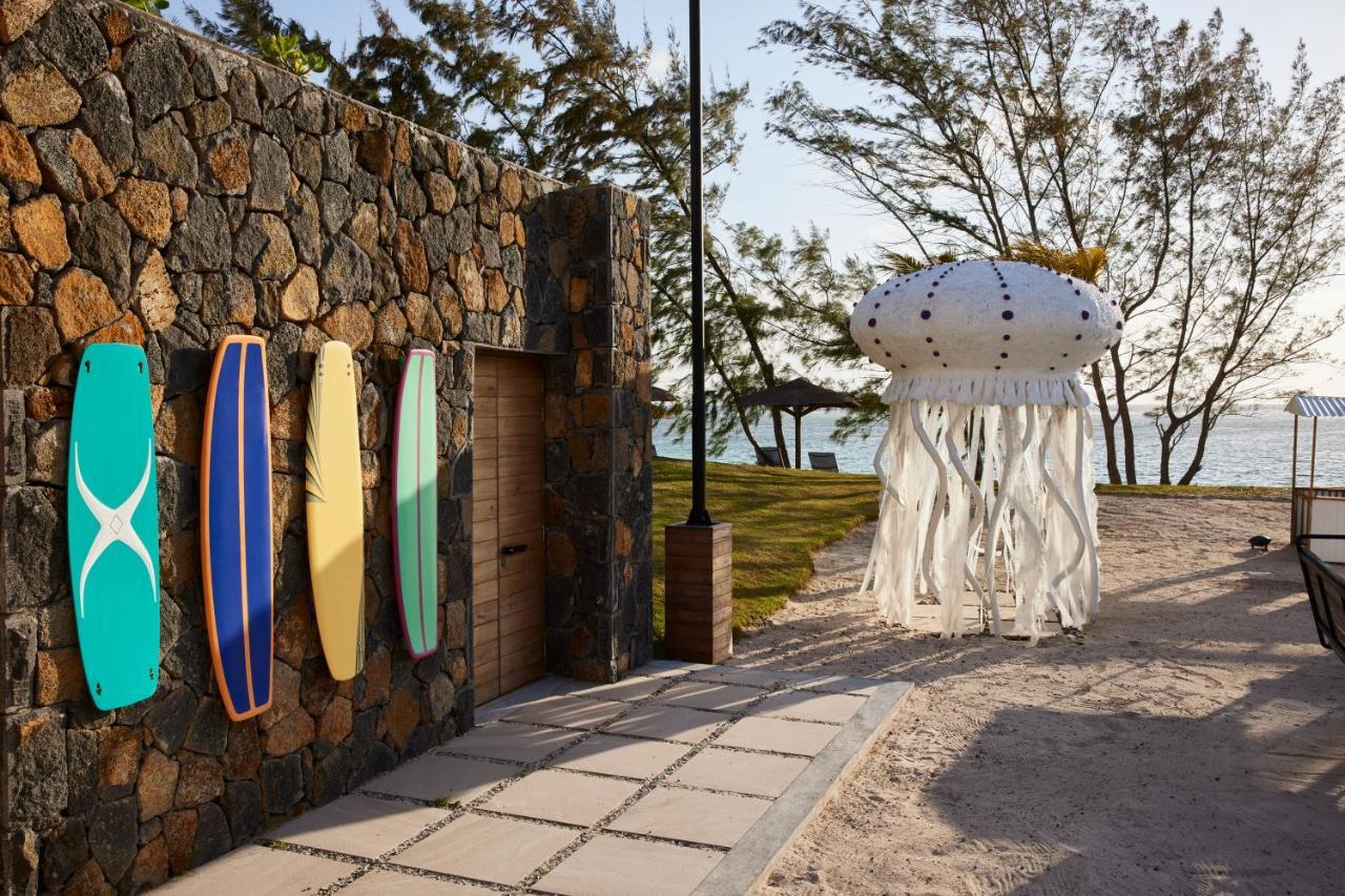C Mauritius - All Inclusive Belle Mare Esterno foto The "Jellyfish" sculpture at the entrance of the resort