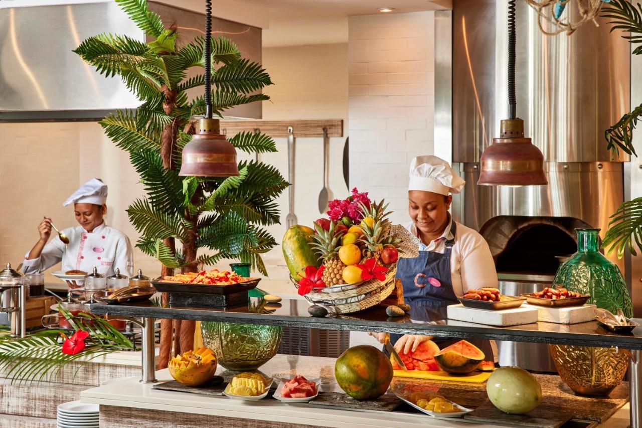 C Mauritius - All Inclusive Belle Mare Esterno foto Live kitchen
