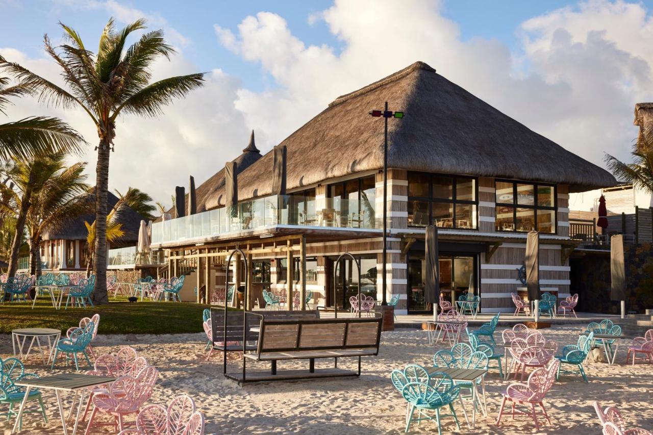 C Mauritius - All Inclusive Belle Mare Esterno foto The beach club at the resort