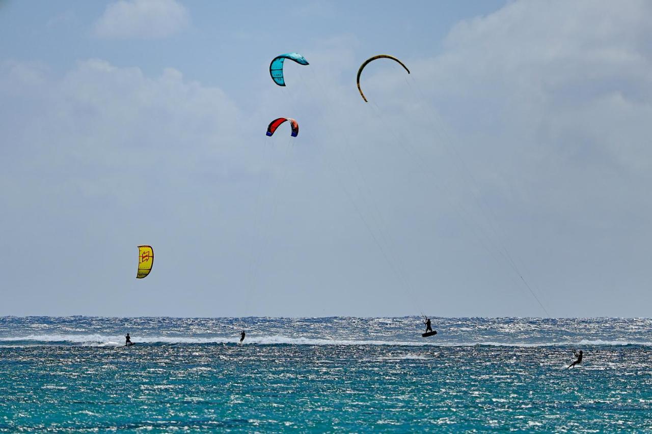 C Mauritius - All Inclusive Belle Mare Esterno foto Kitesurfing at Playa del Inglés, Gran Canaria