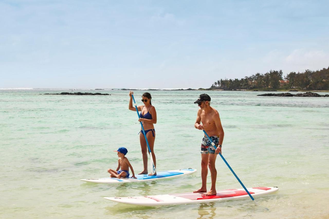 C Mauritius - All Inclusive Belle Mare Esterno foto Stand up paddle boarders in Mauritius