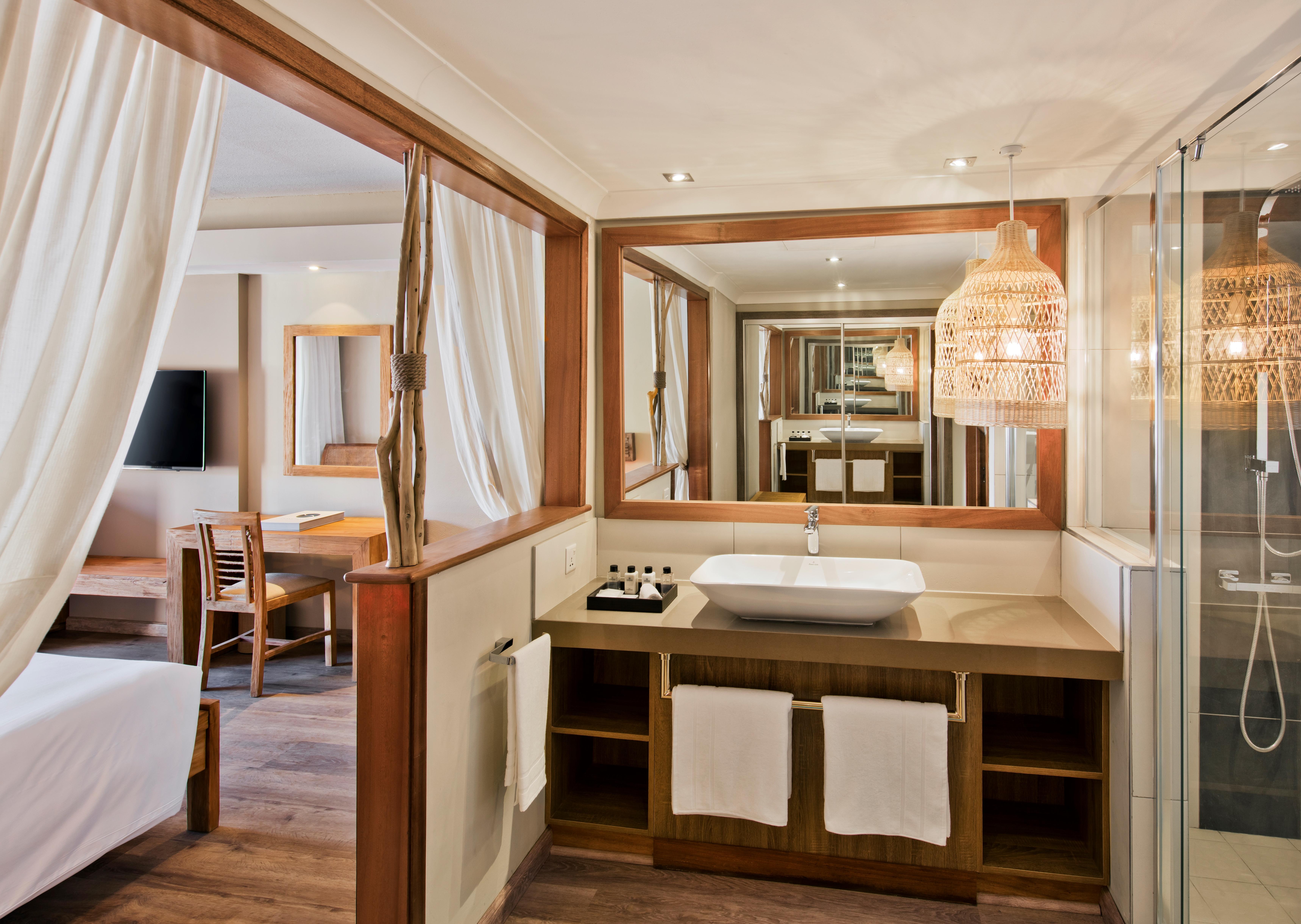 C Mauritius - All Inclusive Belle Mare Esterno foto Bathroom of a suite