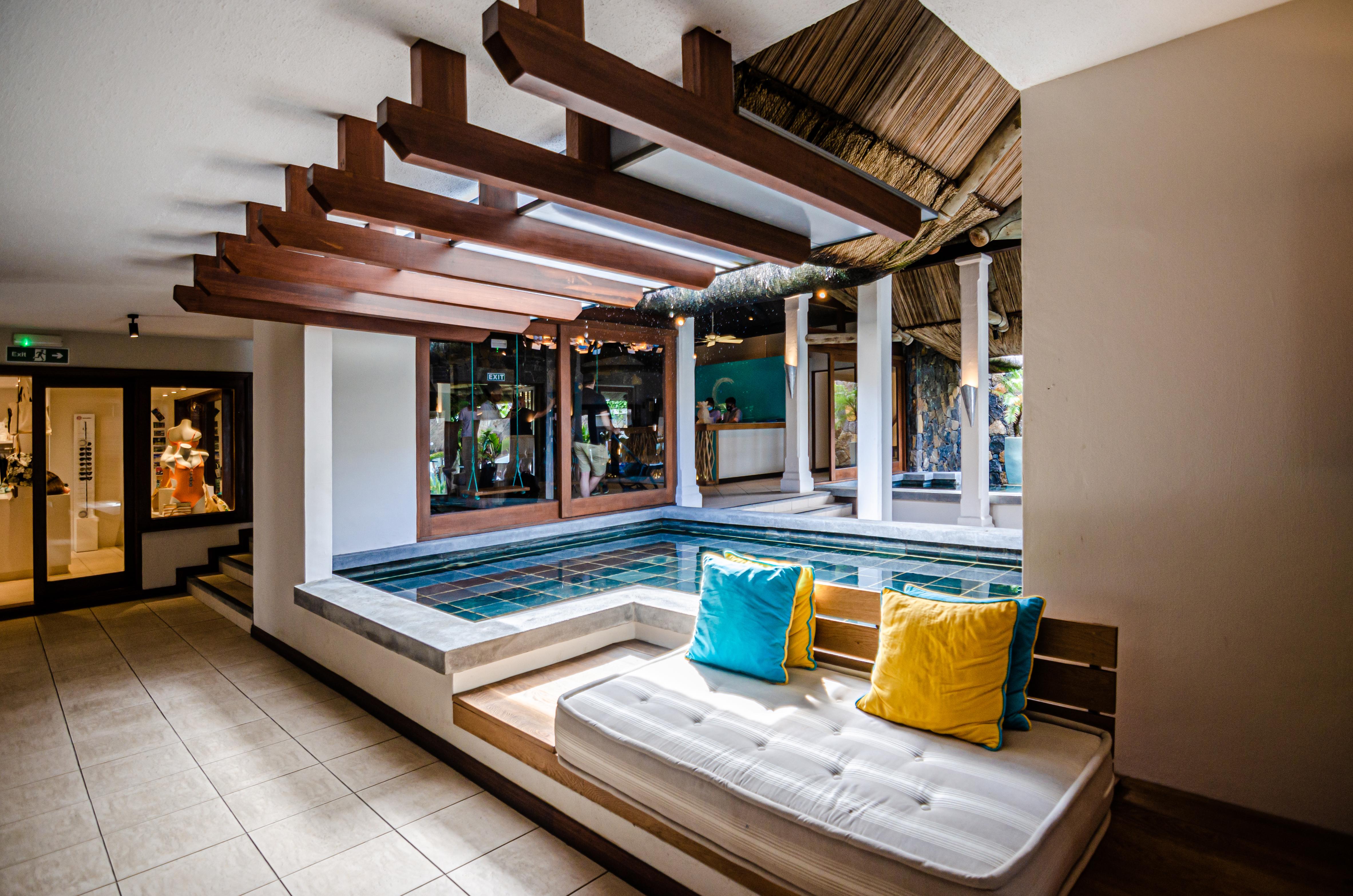C Mauritius - All Inclusive Belle Mare Esterno foto The interior of the hotel