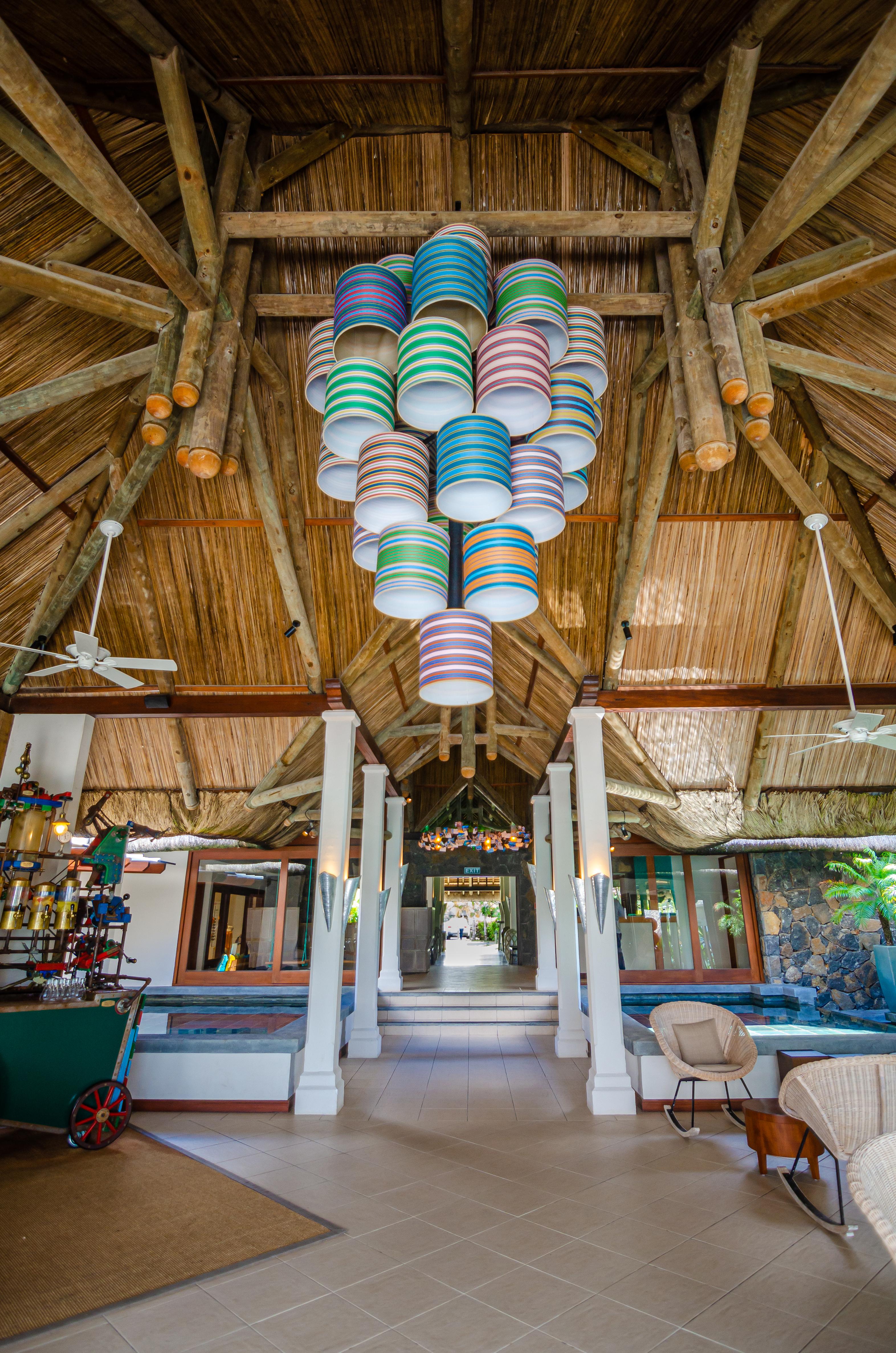 C Mauritius - All Inclusive Belle Mare Esterno foto The interior of the lobby at the Four Seasons Resort Maldives at Landaa Giraavili