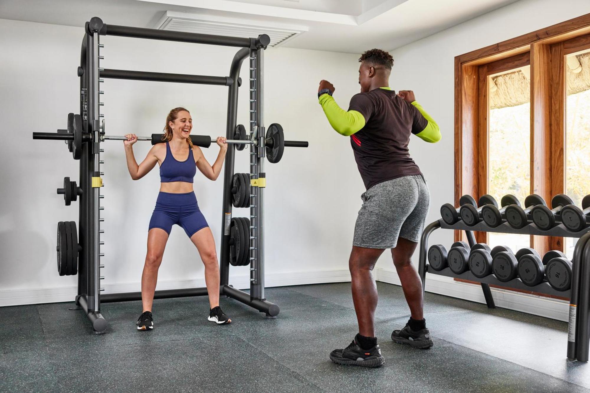 C Mauritius - All Inclusive Belle Mare Esterno foto Personal trainer with a client